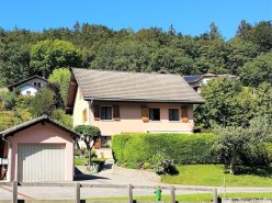 Calme et verdure pour cette Villa de 5,5 pièces, avec potentiel